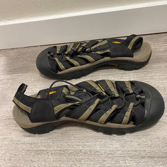 Keen Size 10 Men’s Green Outdoor Sandals